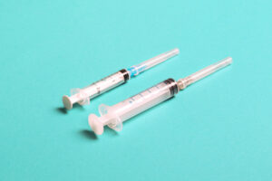 Picture of two syringes.